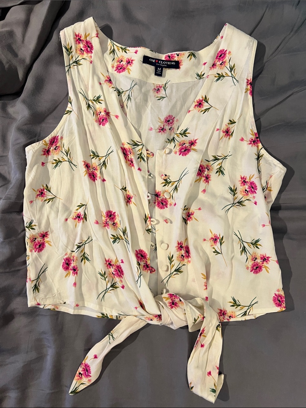 BRAND NEW- one clothing Cream Floral Tie-Front Sleeveless Top with Pink Flowers